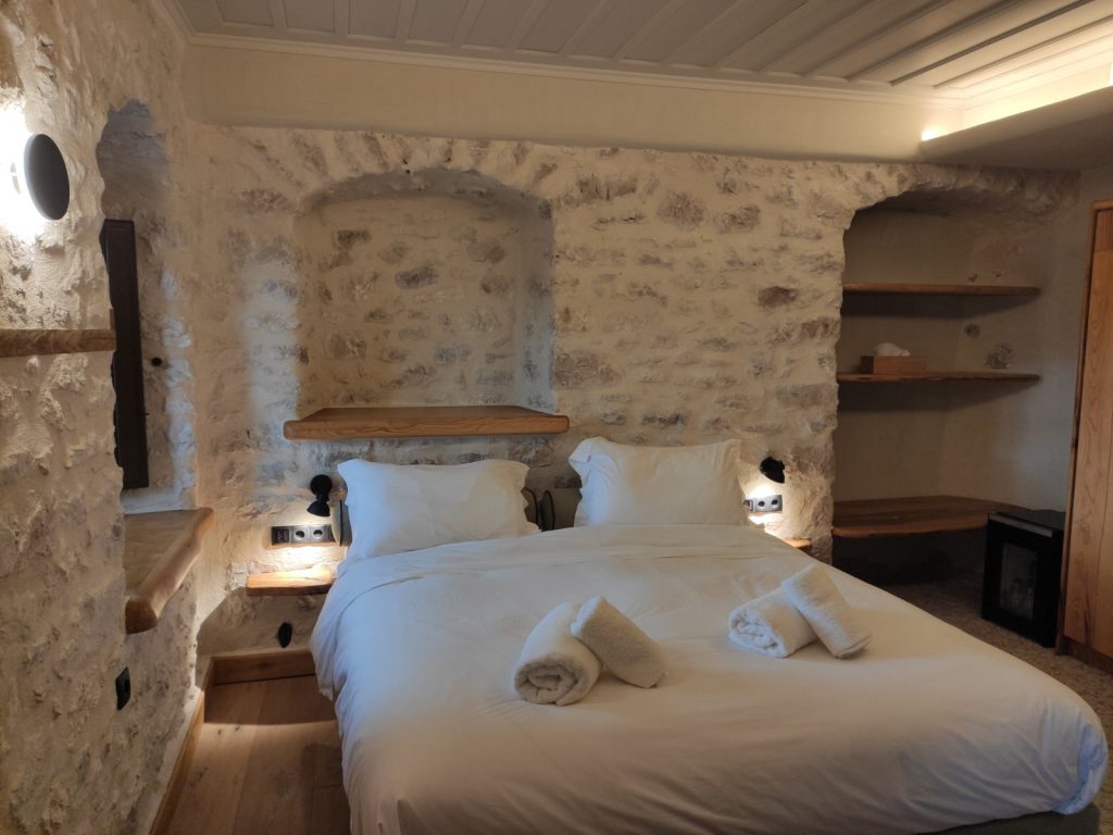 Deluxe Suite 3